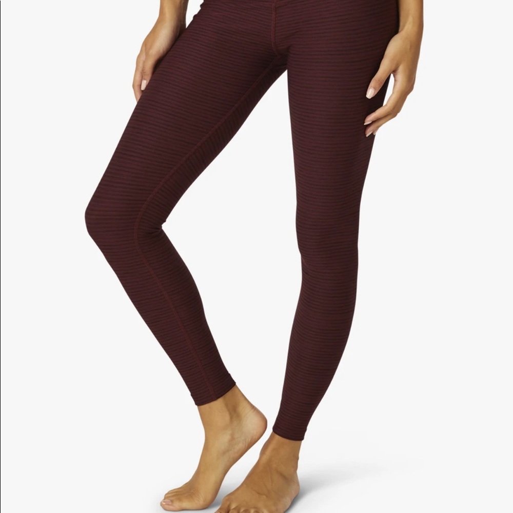 Beyond Yoga printed leggings in burgundy - Size M